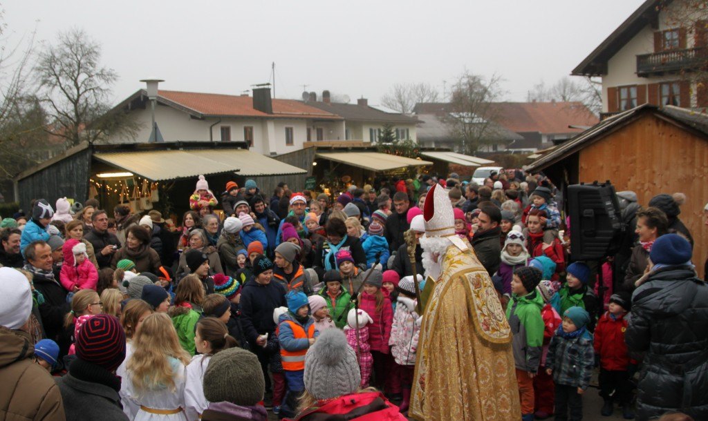 Sankt Nikolaus auf dem Wangener Christkindlmarkt